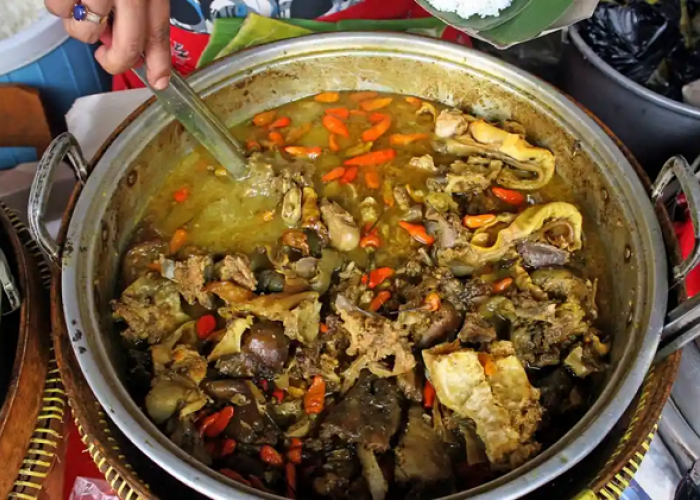 Kulineran Tengkleng Paling Enak di Solo dengan Sensasi Sumsum Empuk dan Kuah Rempah yang Nampol