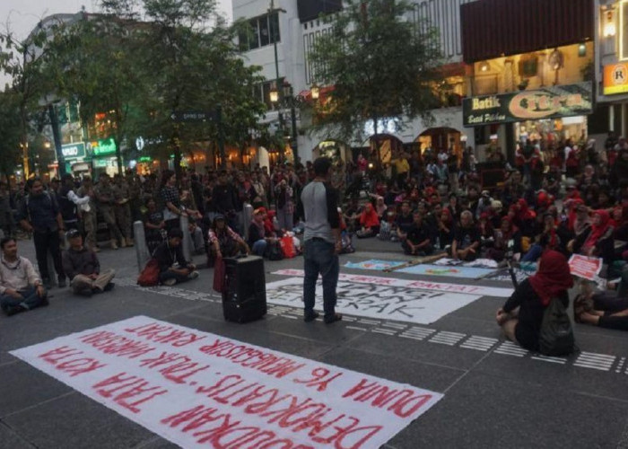 Dua Orang Alami Luka, Aksi Demontrasi Pedagang Malioboro di Kantor DPRD DIY Berlangsung Ricuh