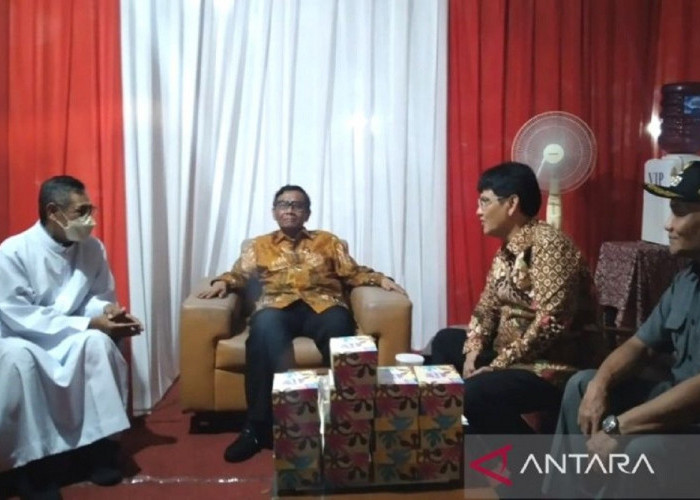 Mahfud MD Mengucapkan Selamat Natal di Gereja Santo Antonius Padua Yogyakarta: Beragama untuk Kenyamanan 