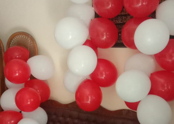 Bulan Agustus, Balon Merah Putih Bikin Penjual Balon di Bantul Senyum Sumringah