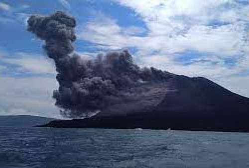 Gawat! Aktivitas Vulkanik Gunung Krakatau Siaga 3