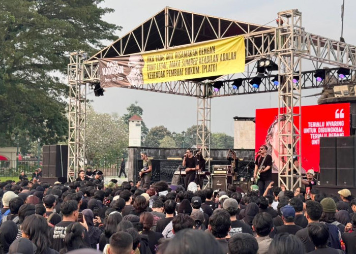 Konser “Bangkitlah Anak Muda” di Titik Nol Jogja, 17 Kampus Serukan Reformasi Jilid II