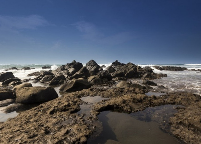 Suguhkan Keindahan Alami! Berikut Rekomendasi Pantai di Cianjur Paling Pas Jadi Tempat Liburan Akhir Pekan