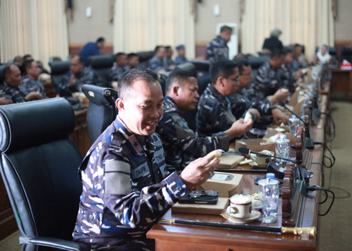 DPRD Kota Tegal Sambut Perwira Tinggi Angkatan Laut, Suguhkan Jajanan Khas Lokal
