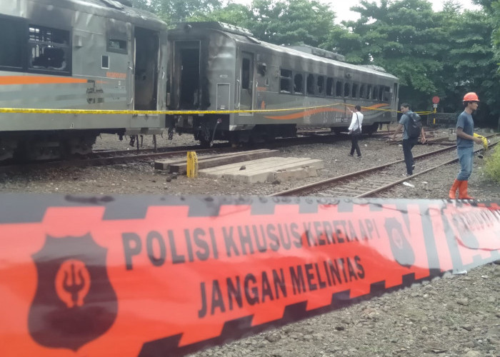 Tiga Kereta Terbakar di Stasiun Yogyakarta, KAI Rugi Capai Rp6,9 Miliar