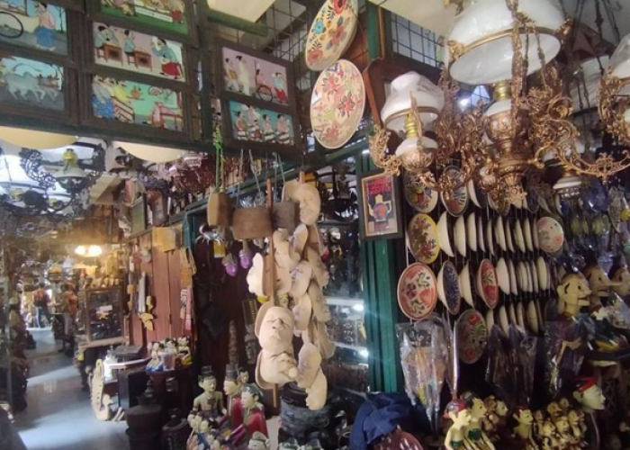 Menelusuri Lorong Pasar Triwindu, Jadi Destinasi Ikonik Barang Antik di Solo