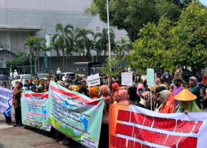 Ratusan Pelaku UMKM Gelar Aksi Damai di Kantor Gubernur, Tagih Kepastian Penghapusan Utang