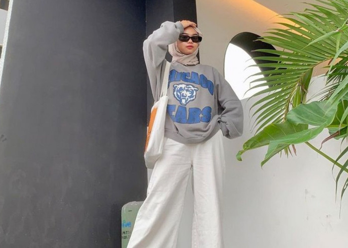 Inspirasi OOTD Crewneck Wanita Hijab untuk Gaya Simpel Tetap Fashionable, Cek Disini