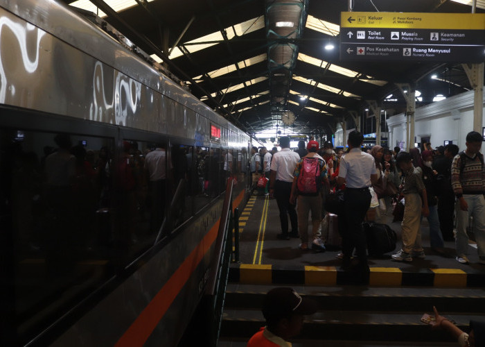 Long Weekend Berakhir, Stasiun Yogyakarta Dipadati Penumpang Tujuan Jakarta dan Bandung