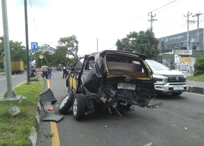 Kecelakaan di Ringroad Barat Bantul Libatkan Dua Mobil dan Satu Motor, Satu Orang Tewas 