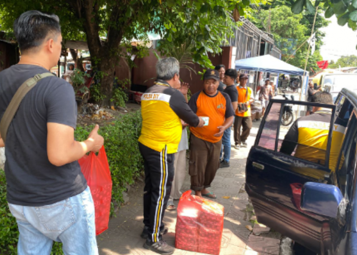 Peduli Sesama, Satresnarkoba Polresta Yogyakarta Bagikan Nasi Kotak