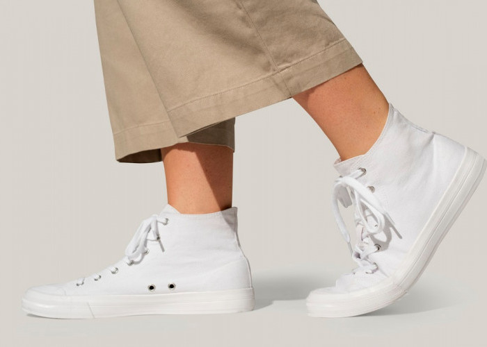 5 Model Sepatu Putih 2025 untuk Padu Padan Fashion Terbaikmu, Nomor 2 Nyaman Dipakai Seharian