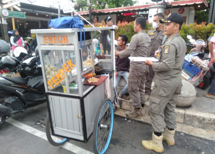 Satpol PP Tertibkan Puluhan PKL Nekat Berjualan di Malioboro, Penjual Sate Dominasi Pelanggaran