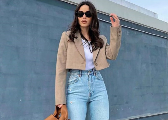 Terlihat Berkelas, Inilah 8 Model Blazer Crop Top Polos Kekinian untuk Segala Acara