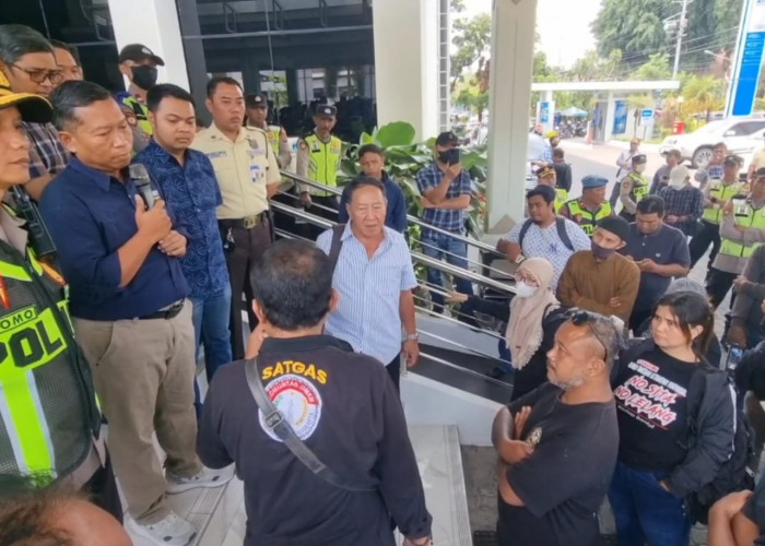 Tolak Penyitaan Aset, Ratusan Debitur UMKM Geruduk Kantor BRI Yogyakarta