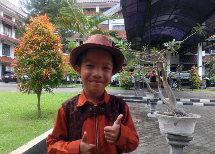 Atan, Bocah 8 Tahun dari Bantul yang Menyihir Panggung dengan Suara Emas