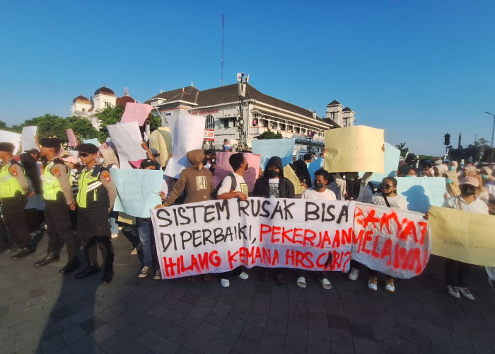 Ratusan Massa Gelar Aksi di Titik Nol Yogyakarta, Dukung MBG dan Serukan Ganyang Koruptor