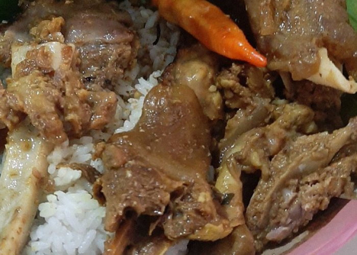 Berburu Kuliner Legendaris Solo, Ini Rekomendasi Tengkleng Hits yang Buka Sejak Subuh