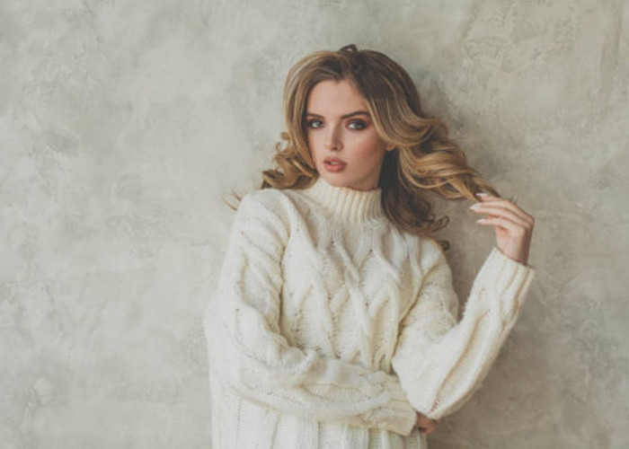 Jadikan Gayamu Lebih Modis dengan OOTD Sweater Rajut Wanita yang Cantik, Intip Disini