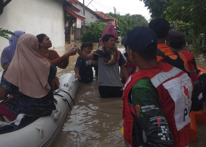 Sungai Pemali Meluap, 2 Hari Ratusan Rumah Terendam Banjir, Puluhan Warga Jatibarang Mengungsi
