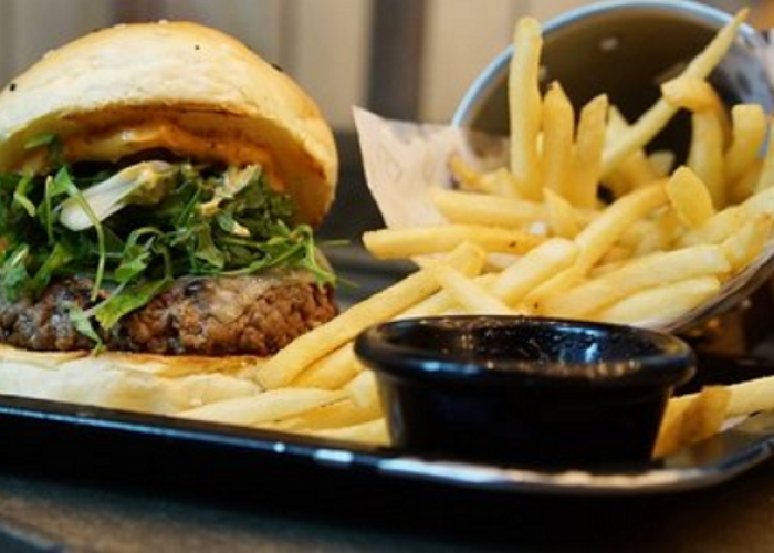 Eksplorasi Kuliner Burger Paling Ikonik di Bali Wajib Masuk Daftar Kunjungan, Cek Info Lengkapnya Berikut Ini