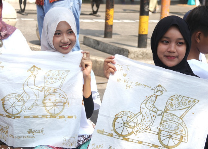 Rayakan Hari Batik Nasional 2026, Ribuan Warga Membatik Bersama di Malioboro Jogja
