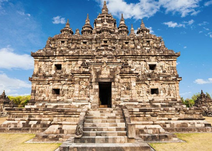 Rekomendasi Destinasi Wisata Favorit dengan Nilai Sejarah dan Spiritual yang Tinggi di Candi Mendut