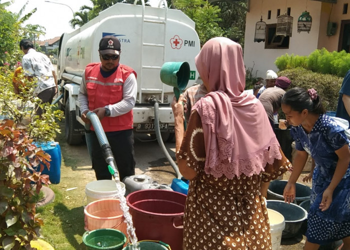 26 Desa di Kabupaten Tegal Dilanda Kekeringan, 888 Ribu Liter Air Bersih Digelontorkan dari PMI