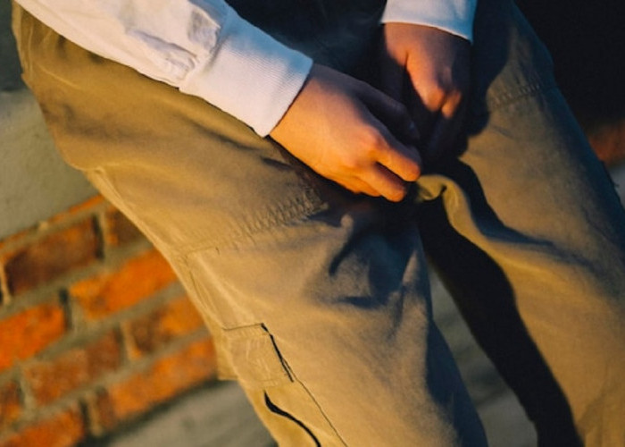 Modis dan Bergaya Setiap Hari, Simak 5 Inspirasi Fashion Celana Corduroy untuk Pria yang Kece