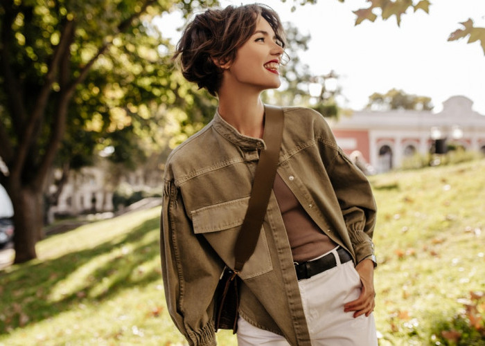 Ciptakan Nuansa Beda Setiap Harinya, Inilah 5 Jenis Cardigan yang Wajib Dipunya untuk Paduan Outfit Terbaik