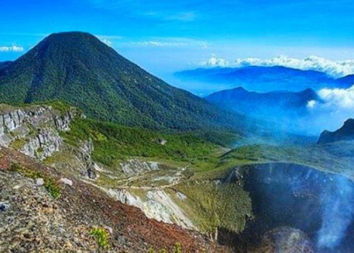 Hiking di Wisata Terbaru 2024: Gunung Patah Simpan Trek Pendakian yang Memacu Agrenalin