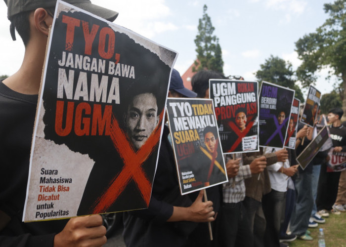 Massa Kompas Demokrasi Gelar Aksi di Bundaran UGM,  Minta Tiyo Hormati Legitimasi Organisasi