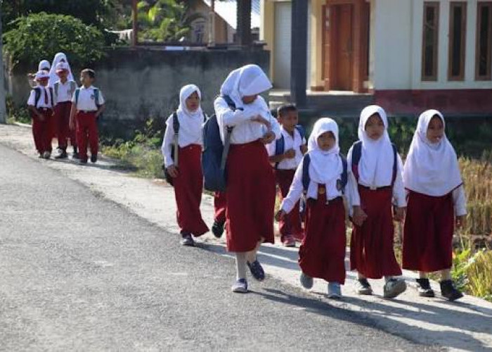 Jalan Kaki ke Sekolah Saja Tak Cukup, JCW Desak Pejabat Naik Transportasi Publik