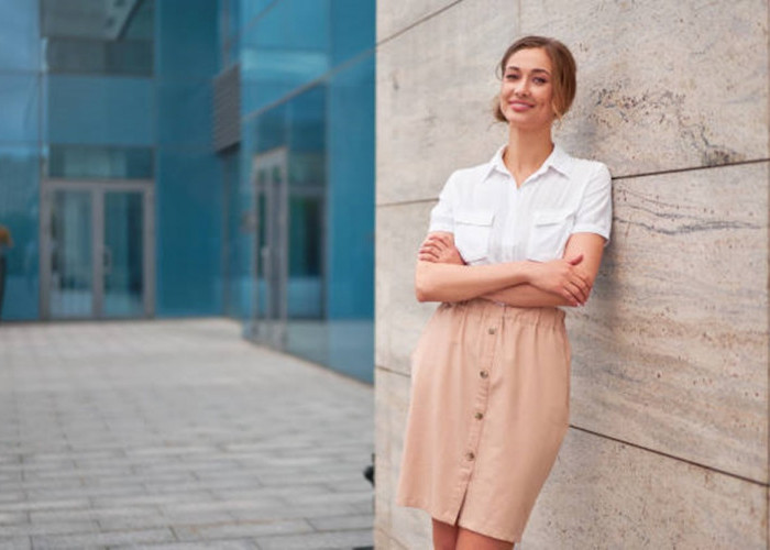 Manis Dipandang, Ini 8 Pilihan Warna yang Kalem Tapi Elegan untuk OOTD Wanita