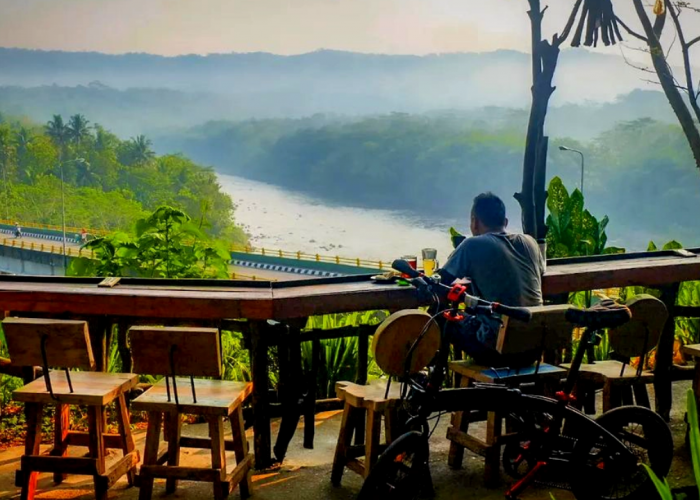 Hidangan Lezat Dekat Pictniq Land Jogja Berlatar Panorama Perbukitan Indah yang Memukau
