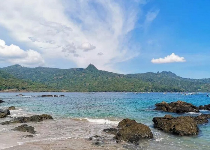 Wisata Pantai Ngampiran Trenggalek: Daya Tarik Keunikan Alam Paling Memukau, Cek Disini