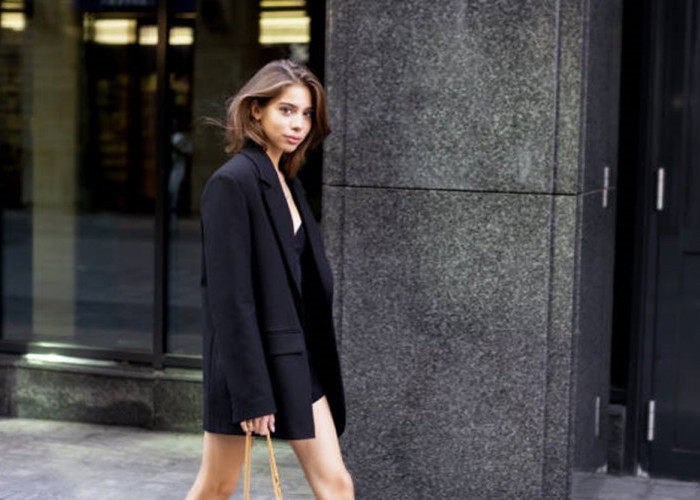 Inspirasi Tampil Elegan dan Berkelas, Simak OOTD Style Blazer Hitam Wanita untuk Berbagai Gaya