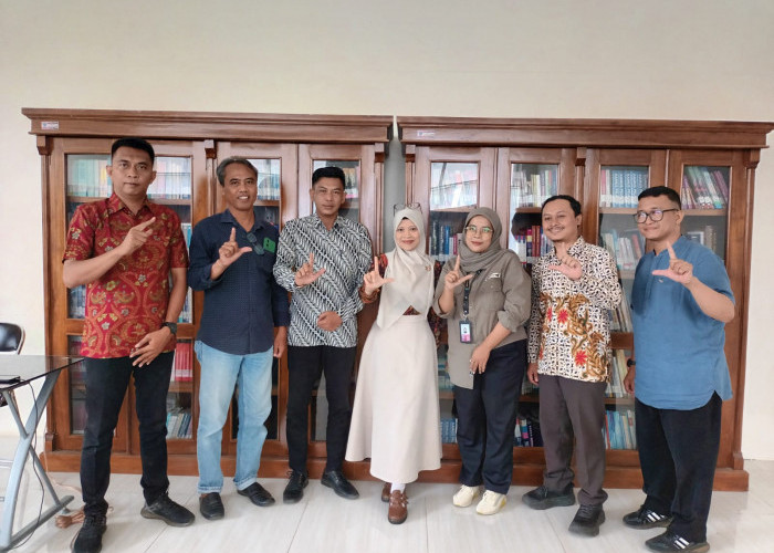 Siswi SMPN 2 Salem dan SMAN 1 Paguyangan Juara Lomba Resensi Buku Tingkat Kabupaten Brebes