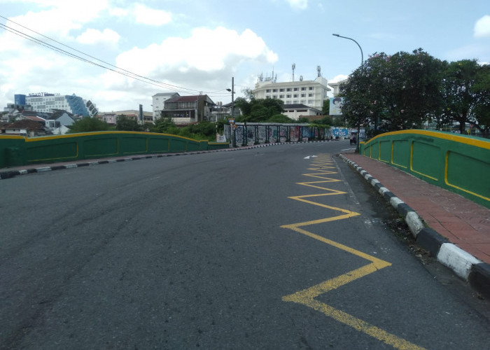 Warung Kopi Viral di Jembatan Kewek, Hasto: Ditertibkan dan Diganti Tenda Satpol PP