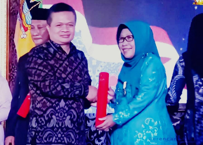Umi Azizah Terima Penghargaan Anugerah Dharma Karya Kencana dari BKKBN, Ini Pesannya