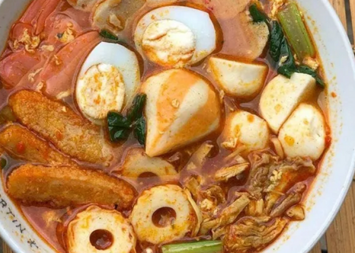 5 Seblak Terbaik di Bandung yang Buka Sampai Larut Dengan Puluhan Topping