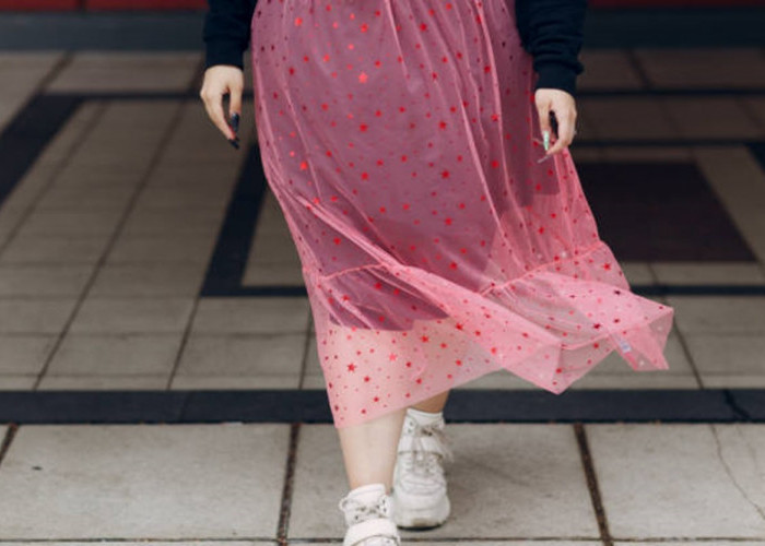 Tips Memilih Rok Panjang untuk Tubuh Berisi, Tampak Modis dan Lebih Ramping