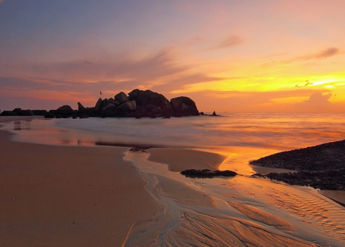 Pesona Pantai Jatikontal Purworejo, Surga Senja dan Wisata Kuliner Seafood yang Menggoda 