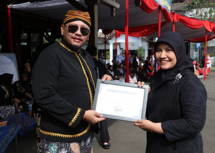 Konsisten Dukung Pendidikan Berkualitas, KPwBI Tegal Boyong Penghargaan Dalam Upacara Hardiknas Pemkot Tegal