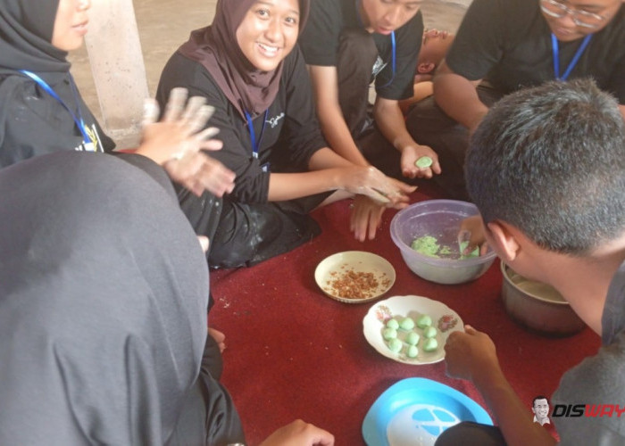 Pelajar SMA Diajak Kenali dan Memproduksi Klepon, dari Adonan hingga Jadi Jajanan Tradisional