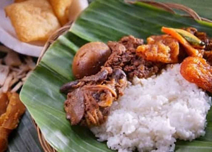Gak Harus Jauh-jauh ke Jogja, Inilah 5 Gudeg Enak di Surabaya dengan Rasa Sempurna