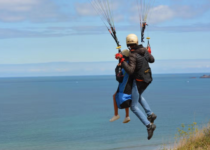 5 Rekomendasi Wisata Paralayang Menarik Jawa Timur, Berikan Sensasi Berlibur Anti Mainstream