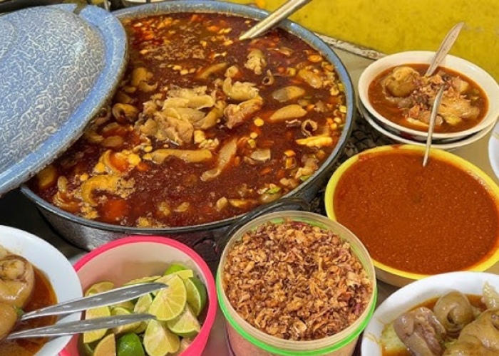 Kuliner Lontong Kikil Paling Enak di Surabaya, Daging Kikil Lembut dengan Kuah Rempah yang Nagih!