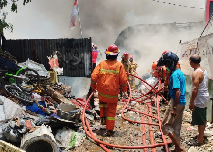 Gudang Barang Bekas di Bantul Terbakar, Kerugian Capai Ratusan Juta 