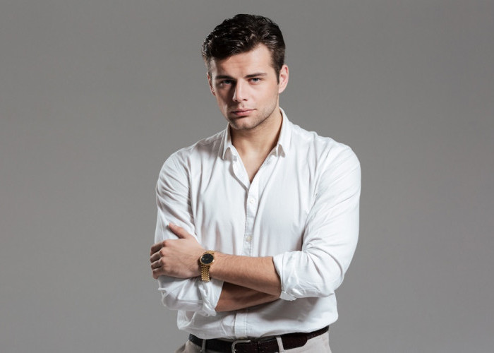 5 Ide Outfit Kemeja Hitam Terbaik Pria untuk Acara Kondangan, Buat Visual Makin Stand Out di Tengah Acara